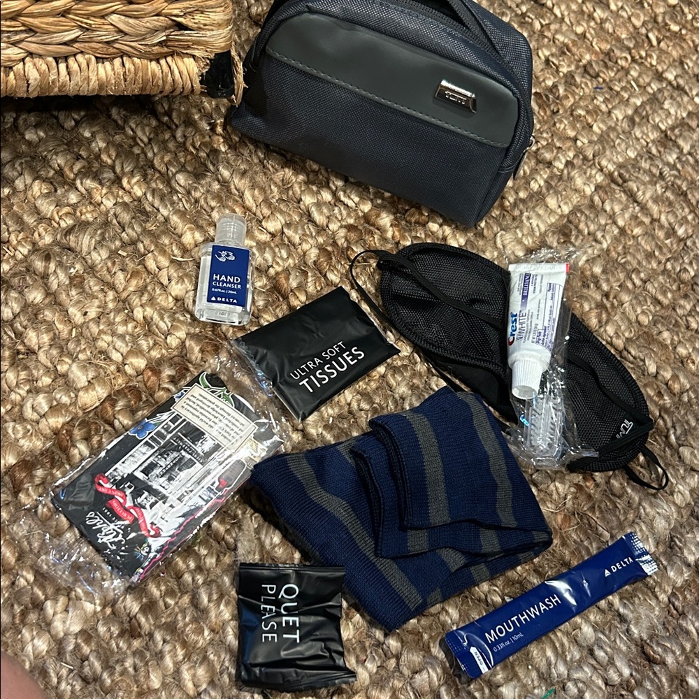 TUMI for Delta First Class Exclusive Travel Necessity Pouch